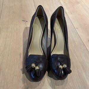 Coach leather pumps with tassel 6 1/2 great condition